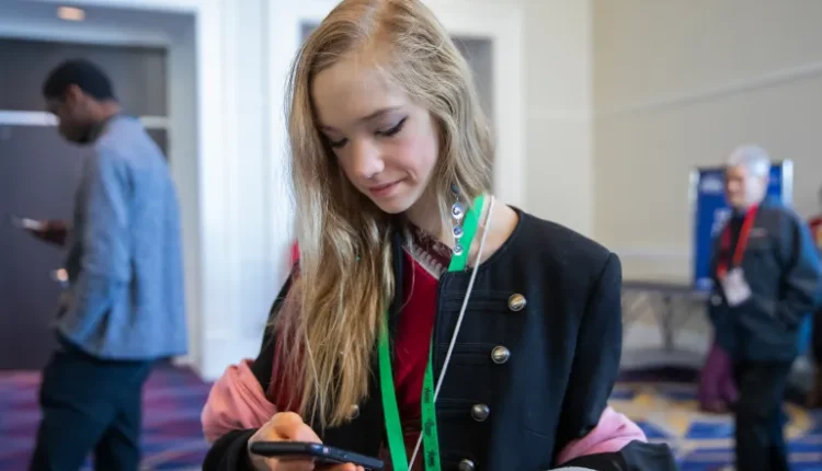 الناشطة الألمانية "مناهضة غريتا" تطلب اللجوء إلى أميركا