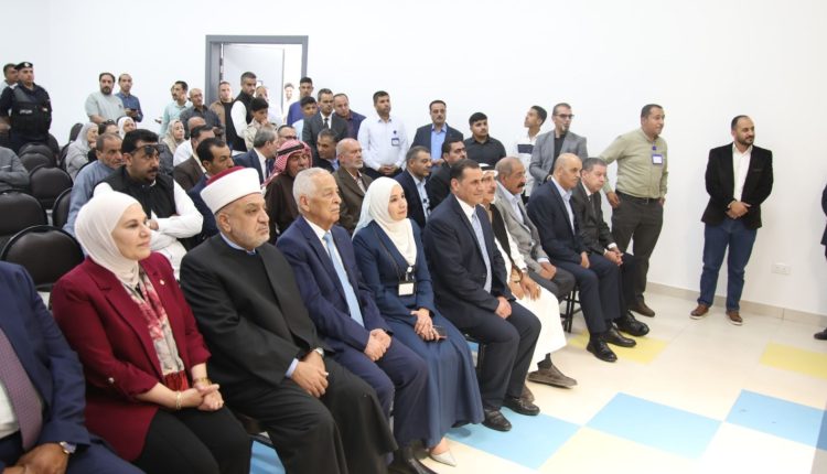 العيسوي يفتتح مصنع الألبسة الجاهزة ومدرسة الربة الثانوية بالتزامن مع زيارة الملك للكرك